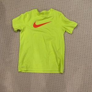 Nike short sleeve shirt size boys extra large